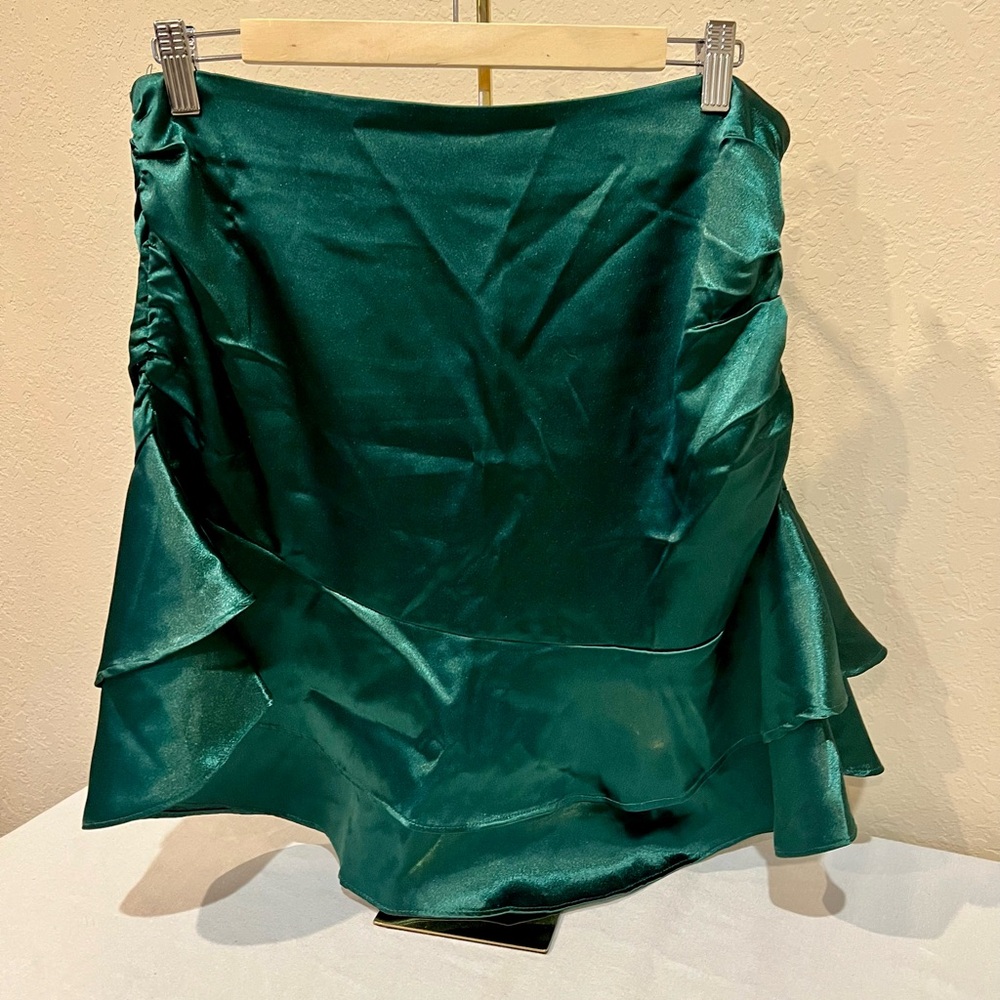 Women's Satin Skily Ruched Elastic Waist Layered
Ruffle Hem Short Skirt